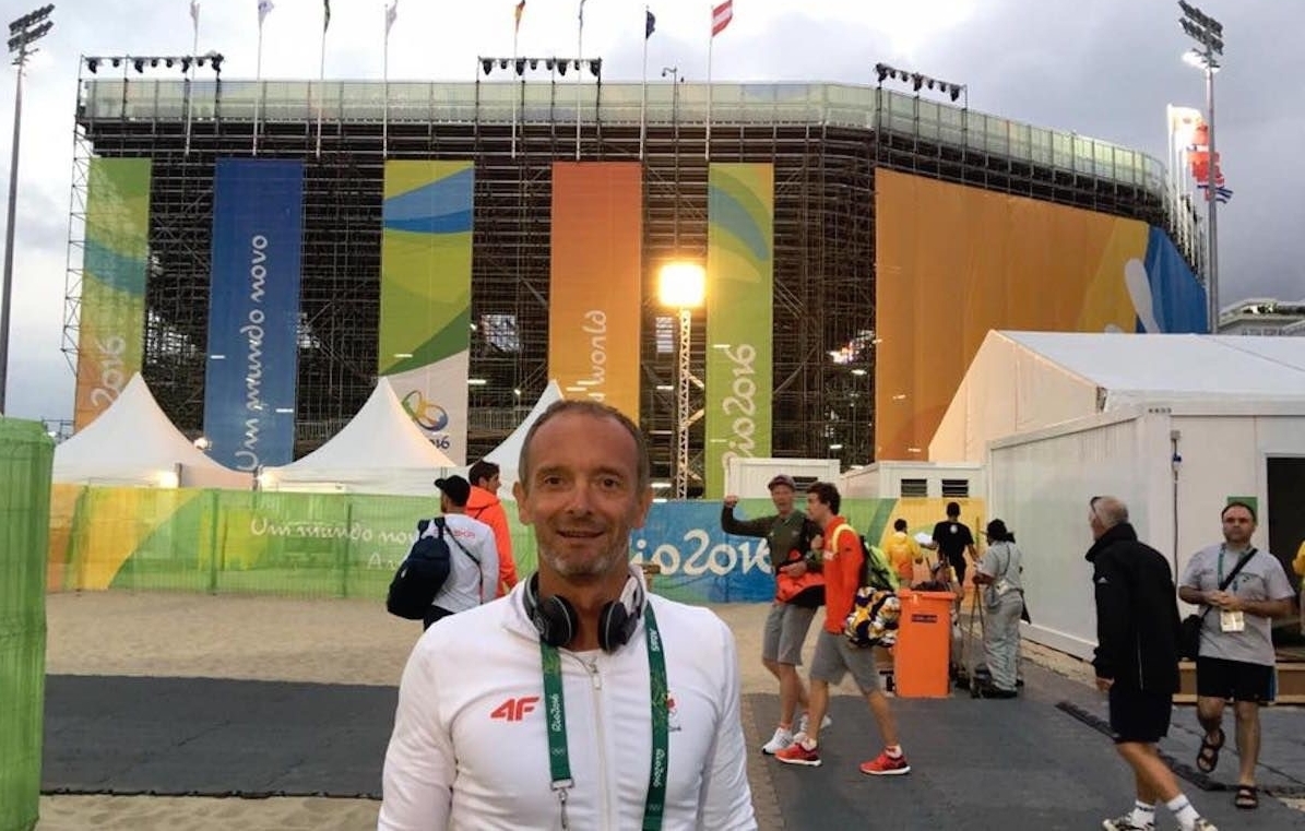 Martin Olejnak pictured in Rio. Over his left shoulder his old team – over his right his new team, Böckermann/Flüggen. Credit: Sport.SK Martina Olejnaka