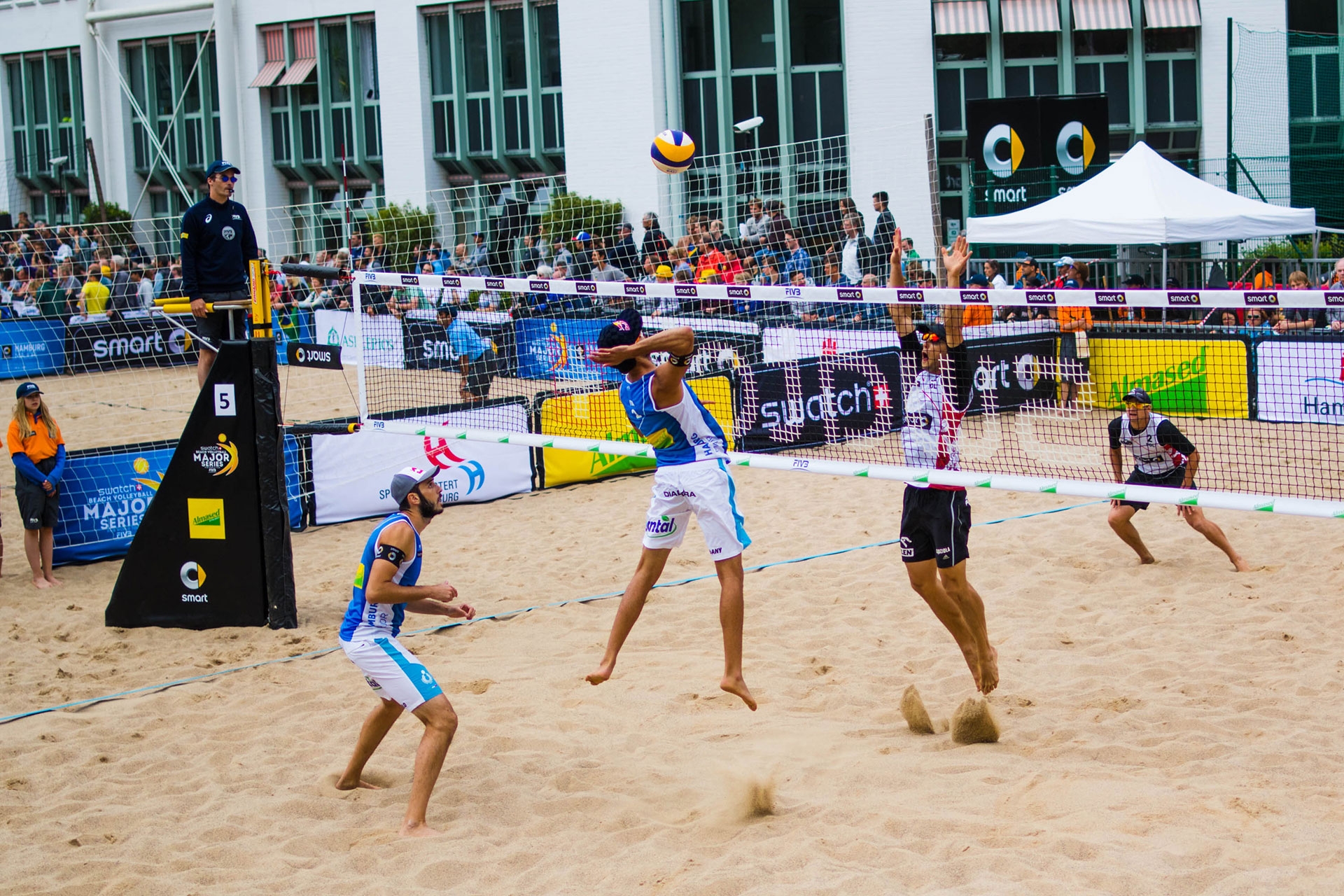 Italy are sure to have their fans on Center Court at 3pm when Nicolai/Lupo take to the sand. Photocredit: Daniel Grund.