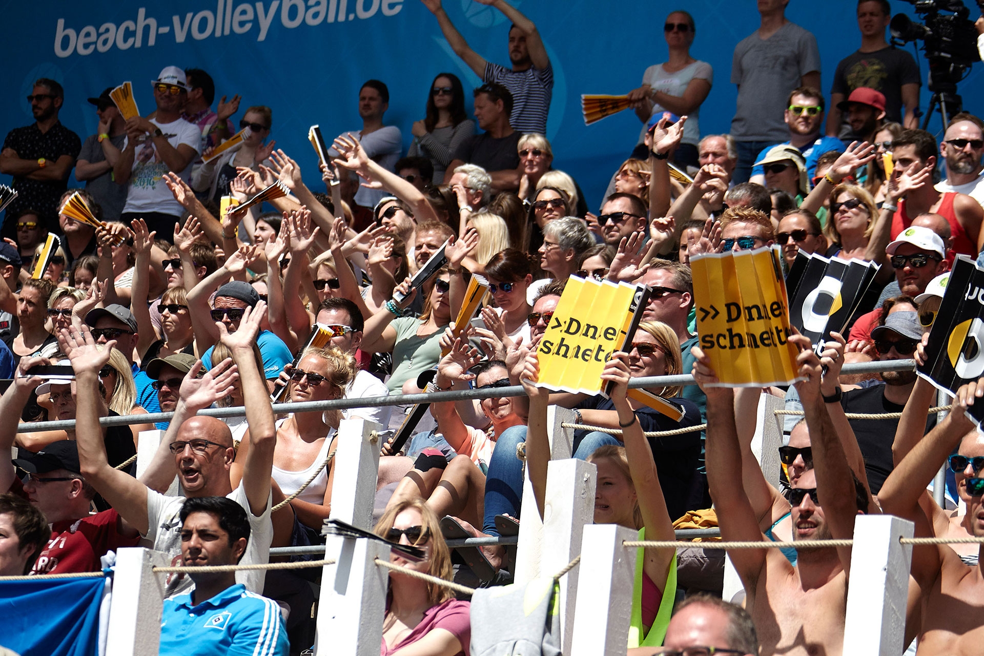 German fans go crazy on Center Court. Photocredit: Mike Ranz.